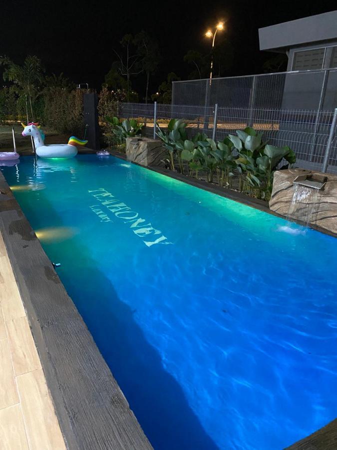 Tea Honey Luxury Villa Malacca Exterior foto